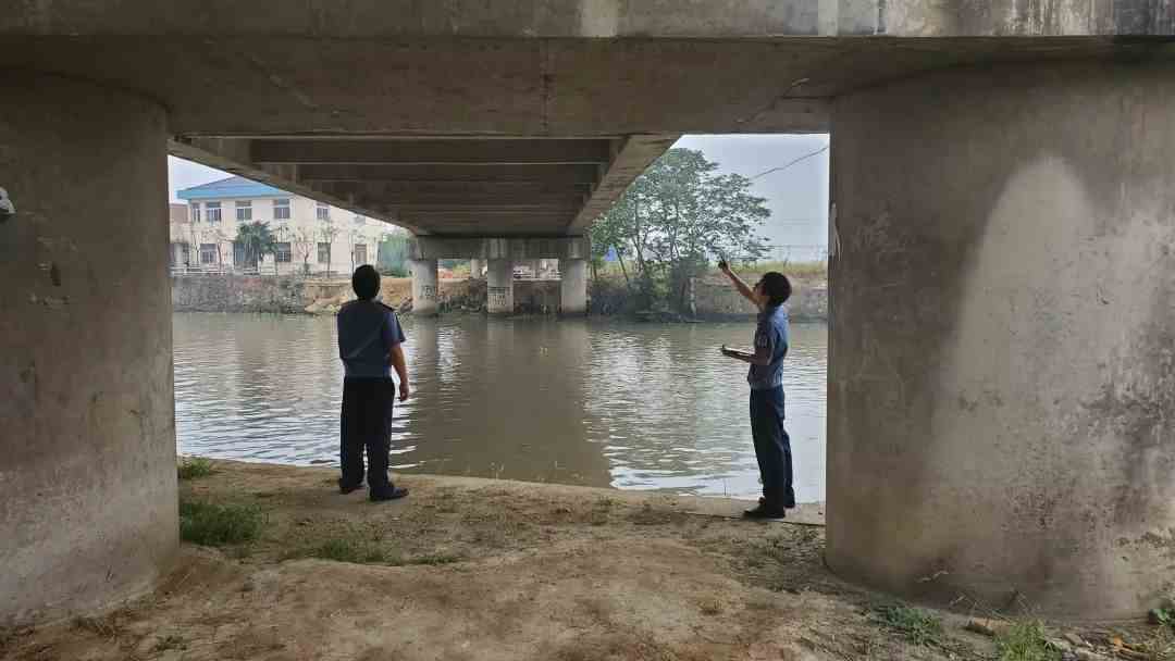 11日，张家港杨舍、凤凰、塘桥、锦丰、金港等交管所开展对辖区管养桥梁的安全检查。